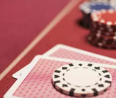 德扑进阶策略：小口袋对子在前面位置该如何游戏？